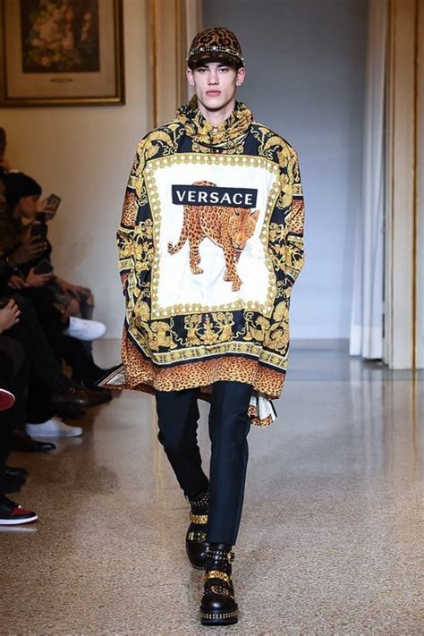 VERSACE(ヴェルサーチェ)とは。ブランドの経歴・ .